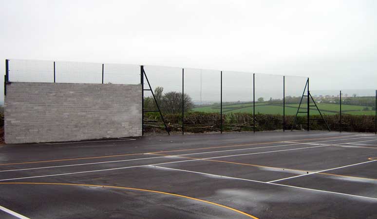 KICK ABOUT WALL WITH SHORT FENCE ON TOP INTO FULL 4 METER WIRE MESH