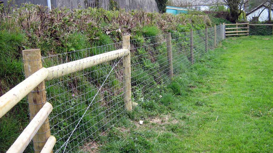STOCK FENCE ON WOOD POSTS WITH POST AND RAIL PADDOCK CORNERS